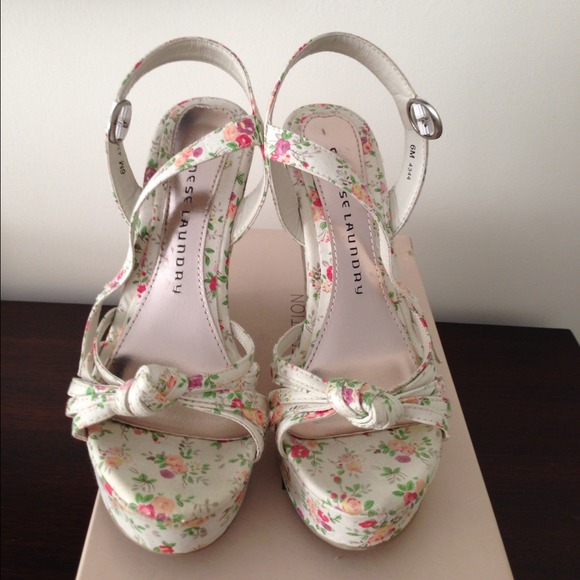 Cute wedges!excellent condition comfy😉