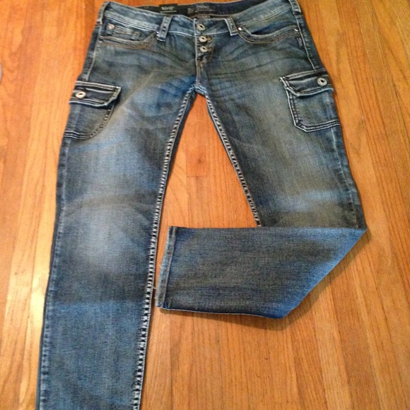 SOLD IN BUNDLE  Silver November Cargos.