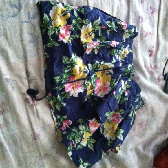 Beautiful HOLLISTER skirt!