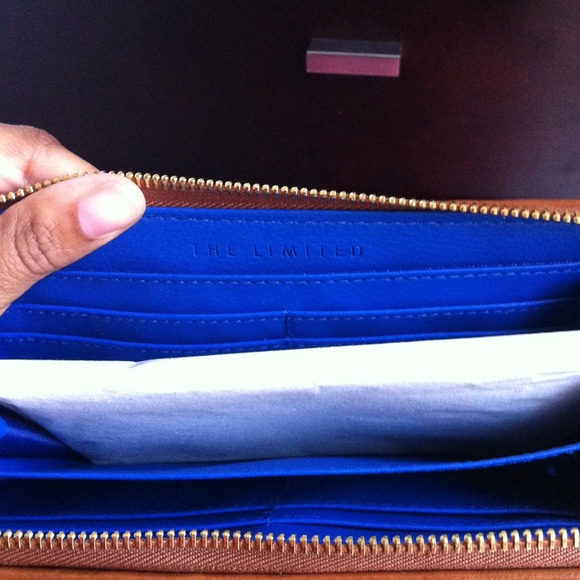 ❌❌donated❌❌faux leather perforated wallet - Picture 2 of 4