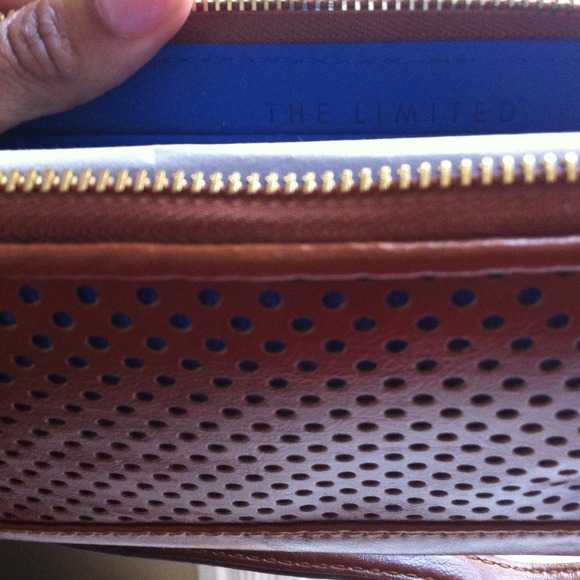 ❌❌donated❌❌faux leather perforated wallet - Picture 3 of 4