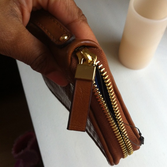 ❌❌donated❌❌faux leather perforated wallet - Picture 4 of 4