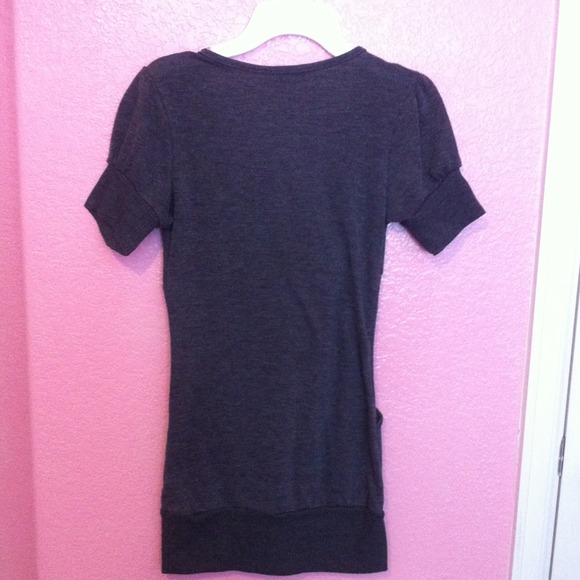 **SOLD**Gray top - Picture 2 of 3