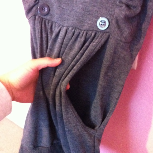 **SOLD**Gray top - Picture 3 of 3