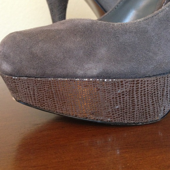 Steve Madden Suede Grey Caryssa Pumps - Picture 3 of 4