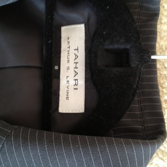 Tahari pants suit - Picture 3 of 3