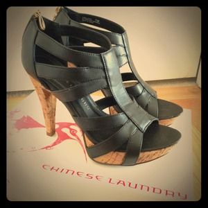 🆕 Chinese Laundry strappy black heels.