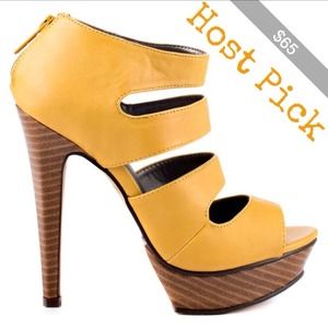 ⬇️3/10 Michael Antonio mustard heels