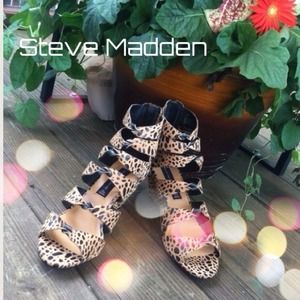 ⬇️2/12 Steve Madden leopard wedges