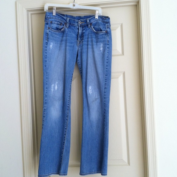HOLDING FOR LAHTEEDA!!!! LUCKY BRAND jeans