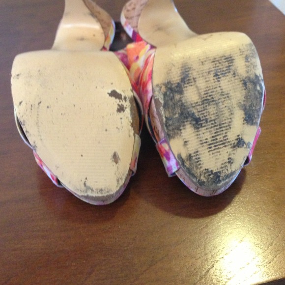 Alfani Valencia Floral Peep Toe w/  a Wooden Heel - Picture 4 of 4