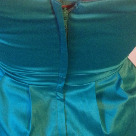 Green silk dress - Picture 4 of 4