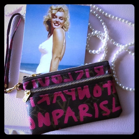LV "graffiti" Wrislet!