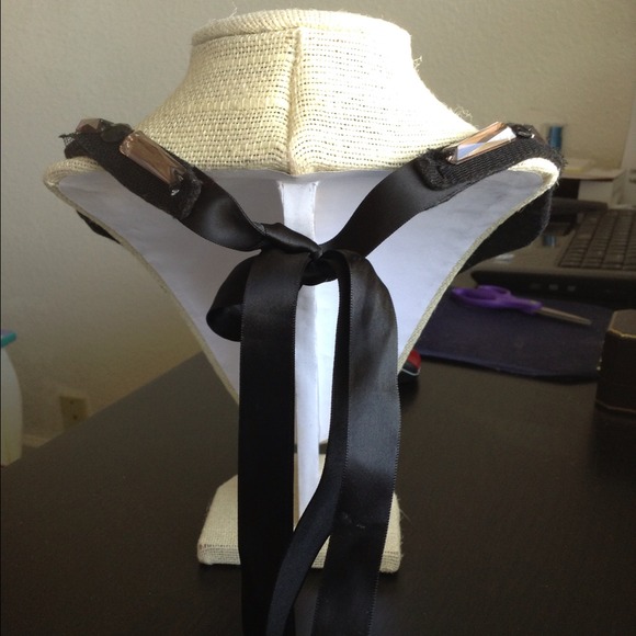 ❌SOLD❌ beaded bib necklace - Picture 3 of 4