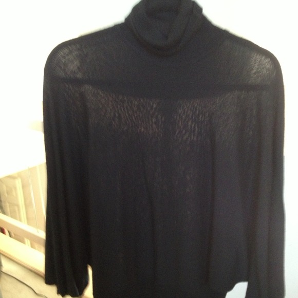 Black  lightweight  bateau sleeve turtleneck - Picture 1 of 1