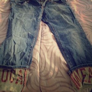 Size 9 women's Roca Wear Capris