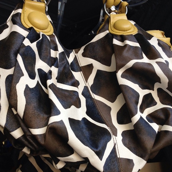 Black & white/ yellow handle - Picture 3 of 4