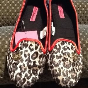 Betsey Johnson slippers. New size large.