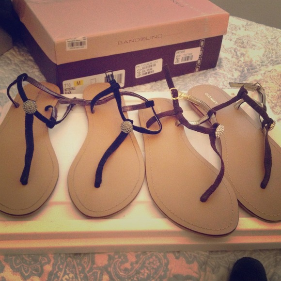 Old navy brown and black sandal bundle size 8