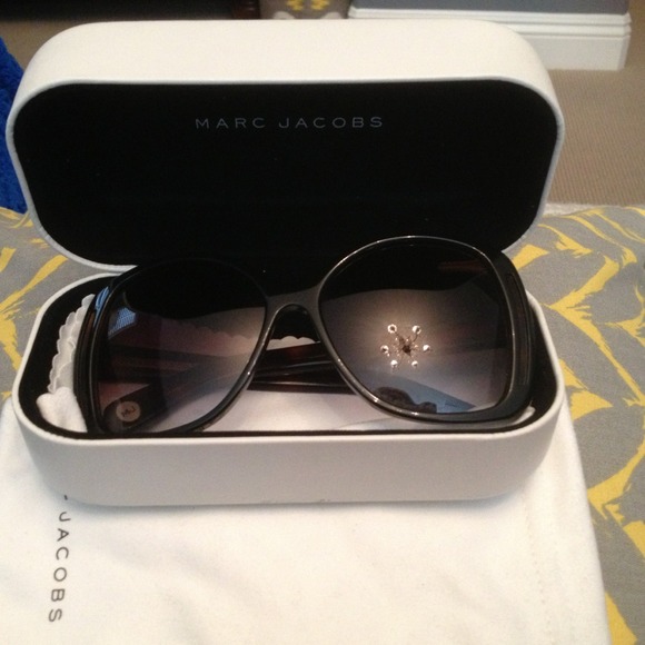Marc Jacobs sunnies!!