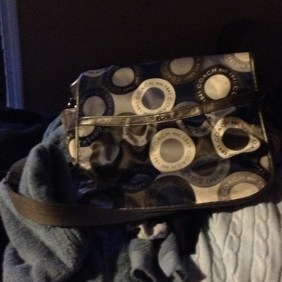 Coach carrier or diaper bag - Picture 2 of 2