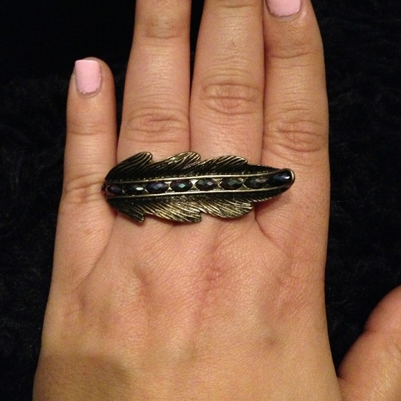 Elastic peacock ring