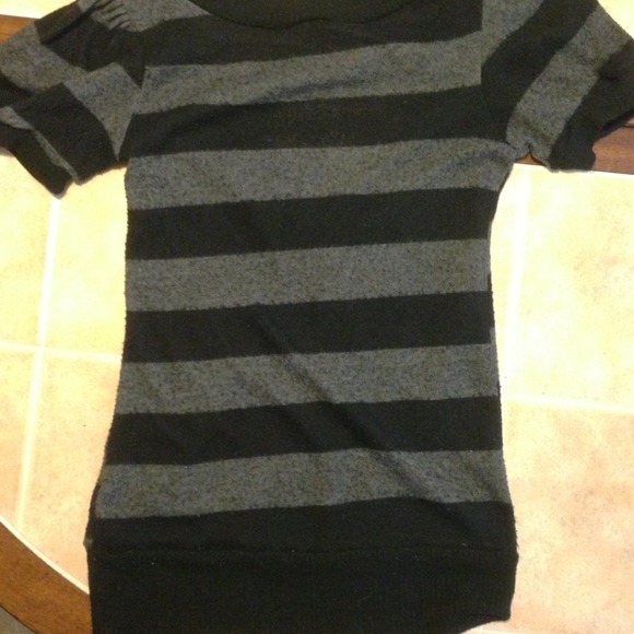V neck black and grey striped fall shirt - Picture 2 of 2