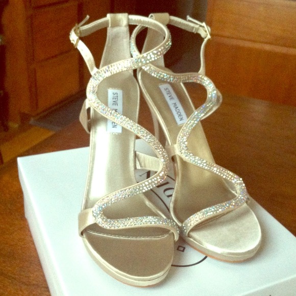 ***SOLD***Steve Madden champagne rhinestone heels