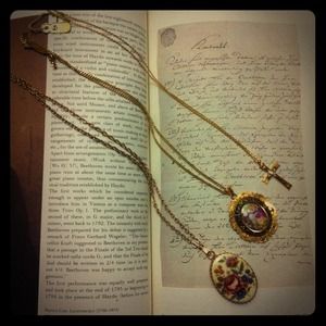 •SOLD••Vintage bundle of three necklaces•