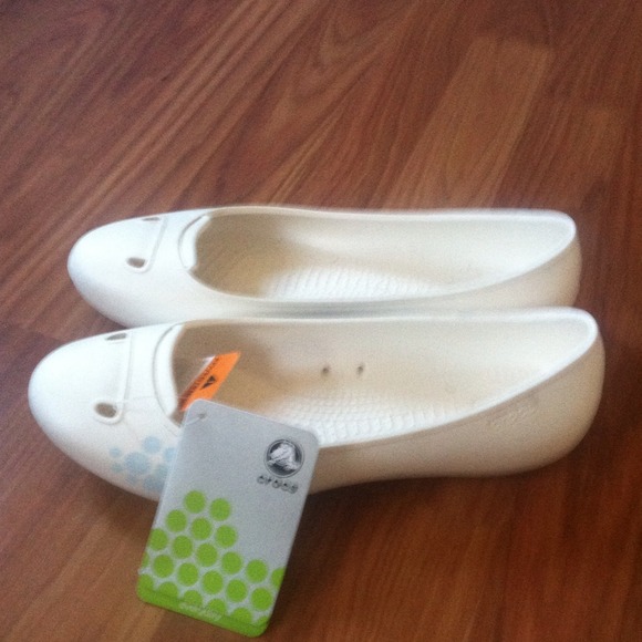 Comfortable, light weight crocs