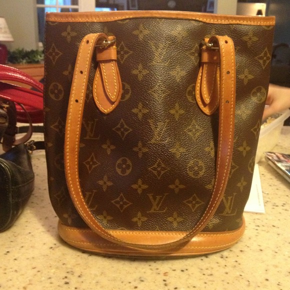 SOLD. Authentic Louis Vuitton bucket purse