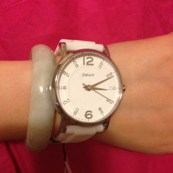 🌸Authentic DKNY white watch🌸 very cute!!