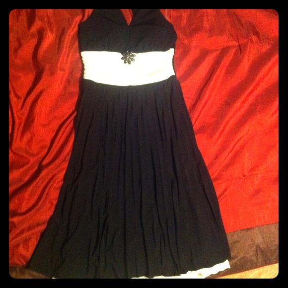 Little black & white dress size small