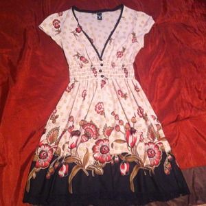 Super cute tan flowers pattern top!