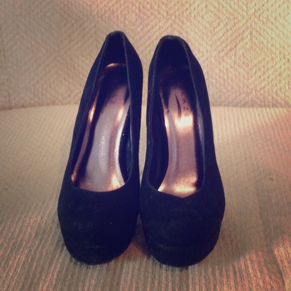 Suede Black Pumps 🔴🔴SOLD IN BUNDLE🔴🔴