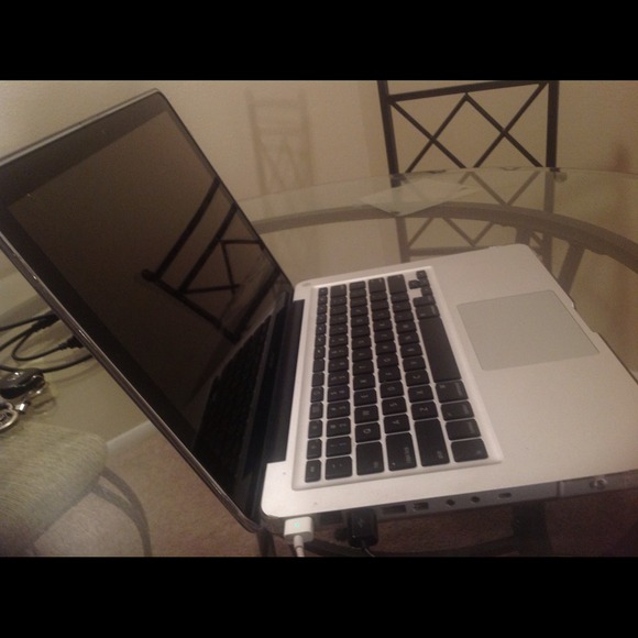 Mac laptop - Picture 2 of 3