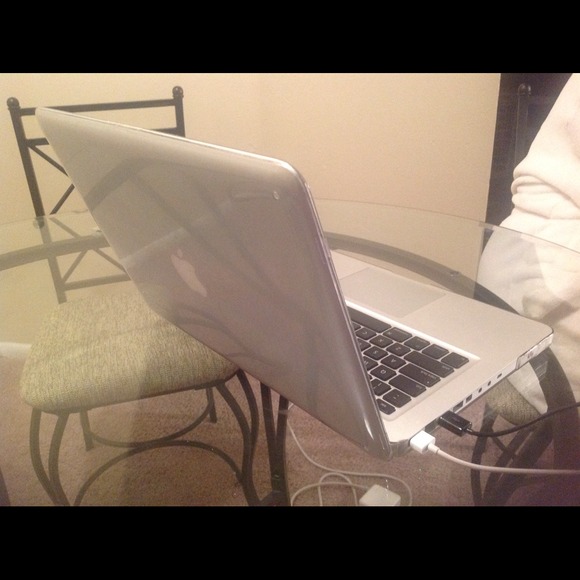 Mac laptop - Picture 3 of 3