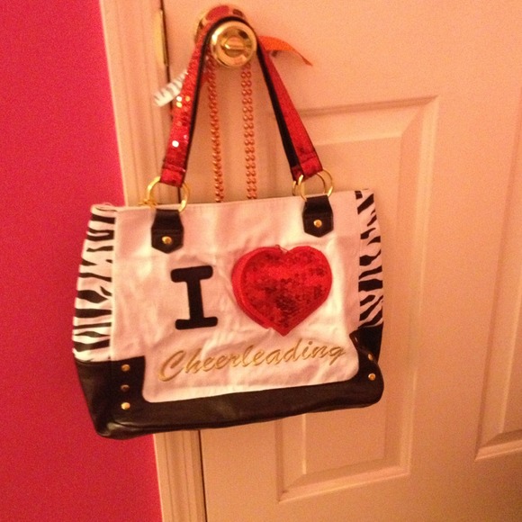 I <3 cheerleading tote.