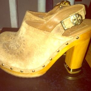 🔴Suede Tory Burch clogs. Worn 1 time. Size: 6 1/2