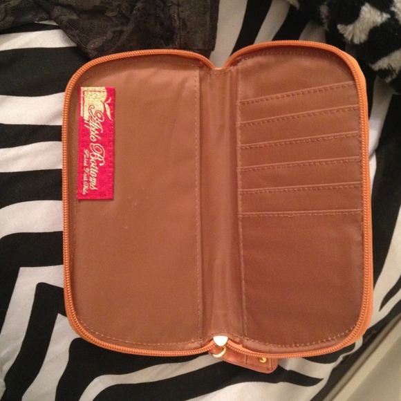 Adorable Apple Bottom Wallet I WILL TRADE! - Picture 2 of 2