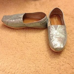 Light blue glittery toms