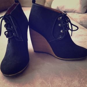 Bootie wedge with laces