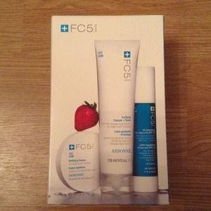 BRAND NEW ARBONNE FC5 kit in Oily or Normal to Dry