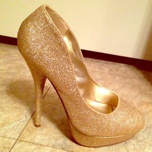 Reserved for gretchy808 - Sparkly Gold Pumps