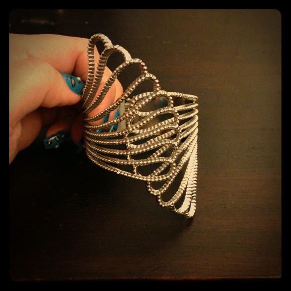 ❌HOLD for bundle❌Silver hinged adjustable fan cuff