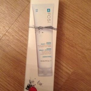 FC5 Arbonne Swiss gentle hydrating facial cleanser
