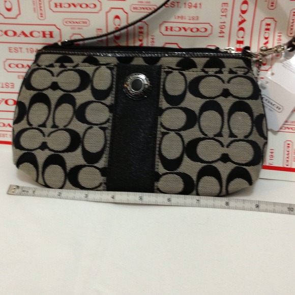 Coach Handbags - Coach wristlet