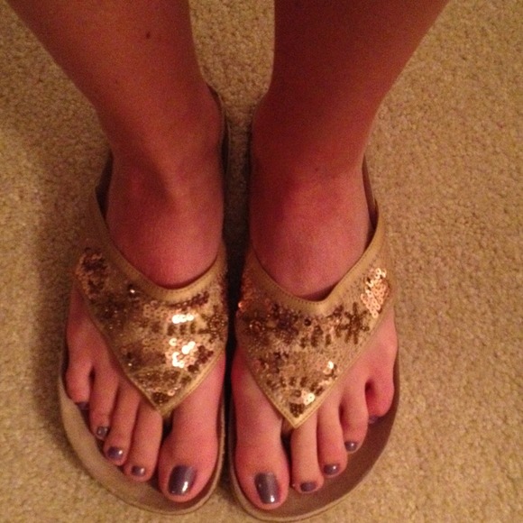 🚫Sold in bundle🚫gold sequin thong sandals 8 1/2