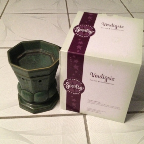 Verdigris, Scentsy Wax Burner New-Hold $25 - Picture 1 of 4