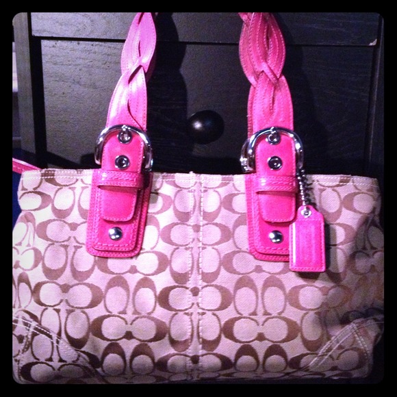 AUTHENTIC COACH handbag *WILL NEGOTIATE PRICE*